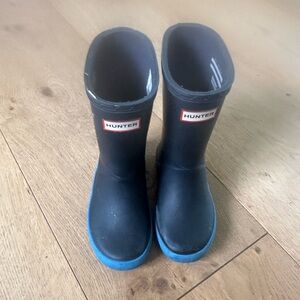 Hunter Kids navy Boots with Blue Soles 11